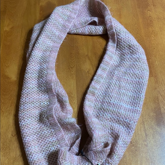 Bcbg winter scarf light pink - Picture 3 of 3